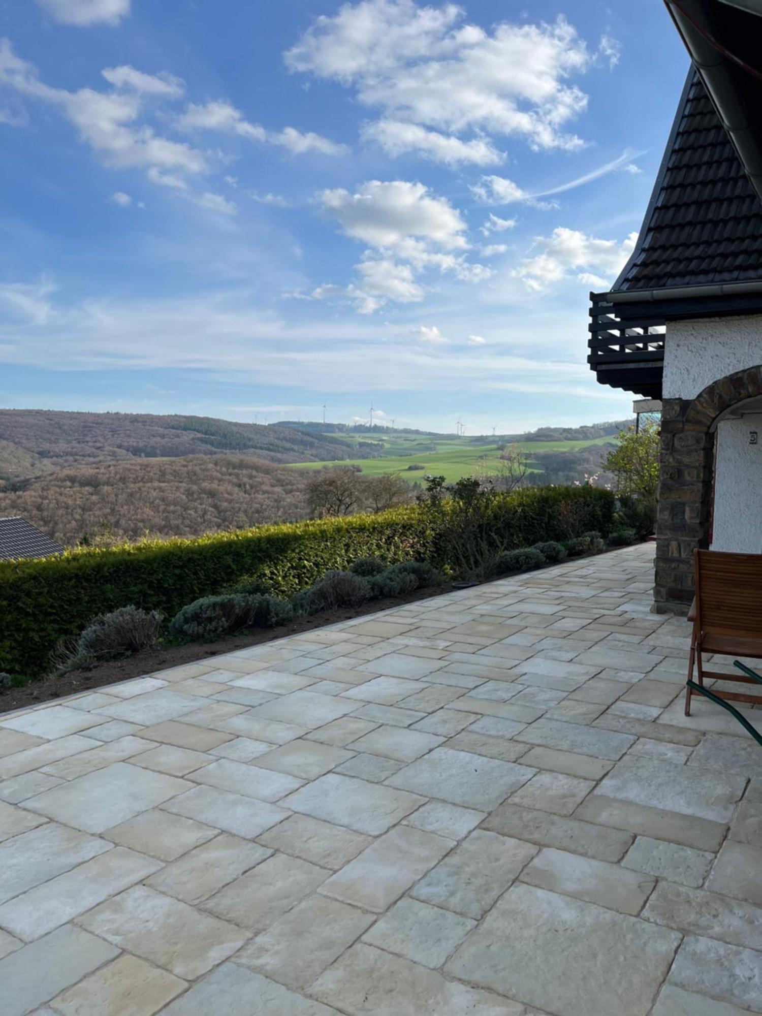 Eifel Landhaus Panoramablick Unter Der Burg Olbrueck Mit Sauna Hottub Grosser Terrasse Und Garten Ideal Fuer Familien Niederdurenbach ภายนอก รูปภาพ